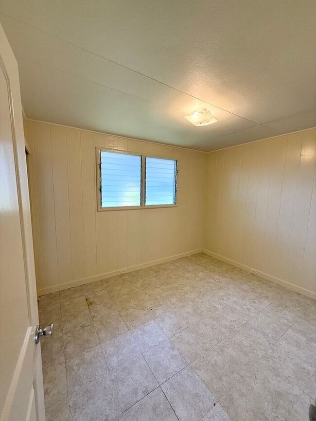Building Photo - Pauoa Valley - 3 bedroom 1 bath house w/un...