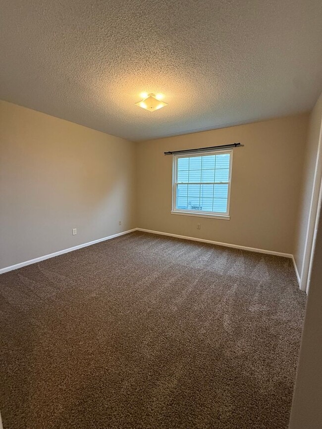 Building Photo - 205 Glenwood Ln
