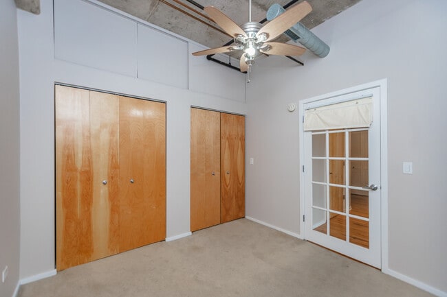 Building Photo - 6 S Laflin St