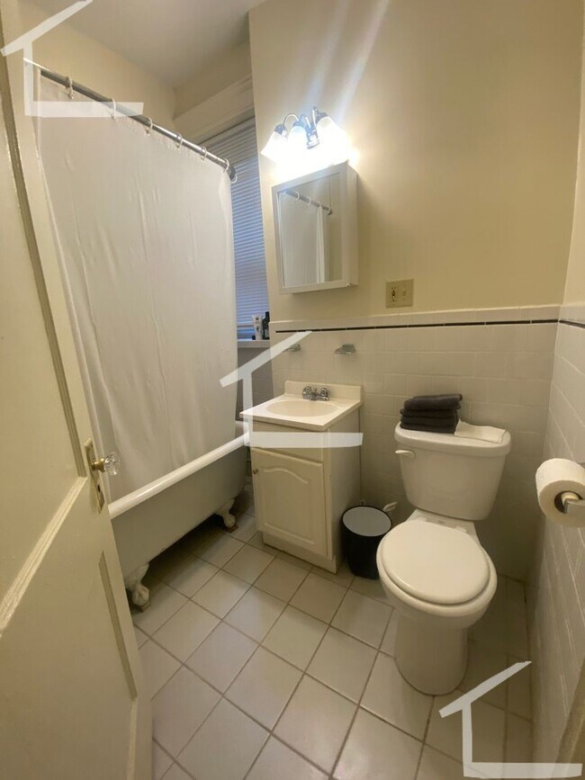 Building Photo - No Brokers Fee, No Security Deposit, centr...