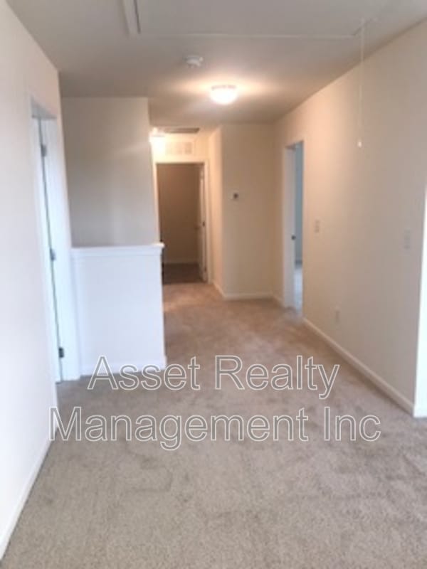 Building Photo - 2545 Cottonwood Dr