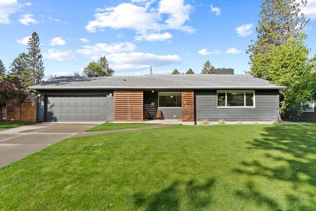 Primary Photo - Beautiful Single Family Home!