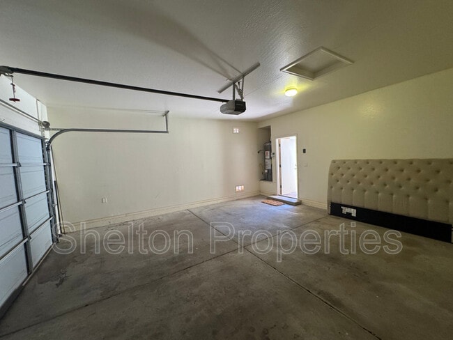 Building Photo - 21163 W Sunrise Ln