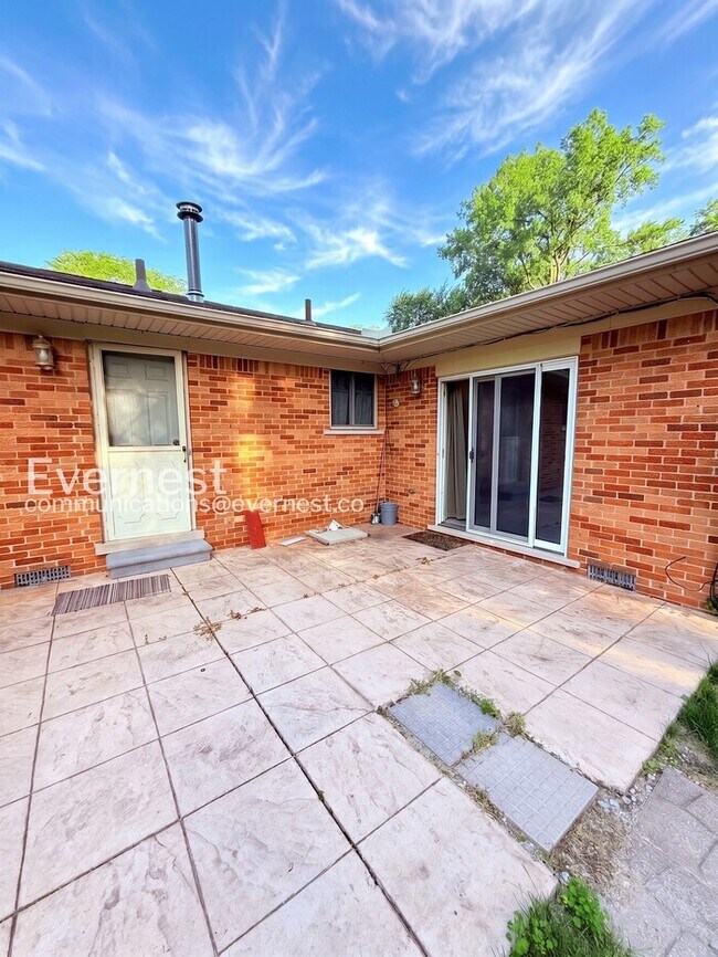Building Photo - Modern 2-Bedroom, 2-Bath Home with Spacious Garage, Cozy Patio & Pet-Friendly Living – Available ...