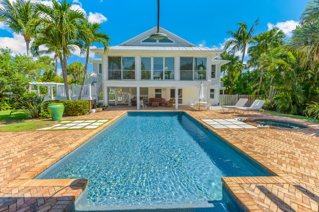 Building Photo - 360 Gasparilla St