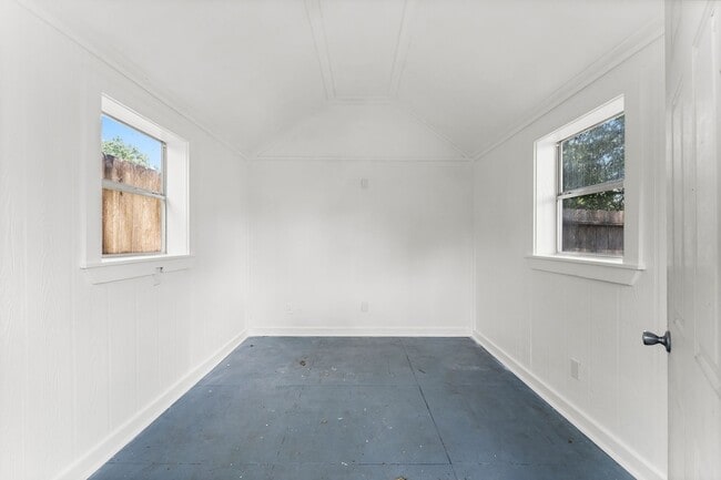Building Photo - 351 Fantasy Ln