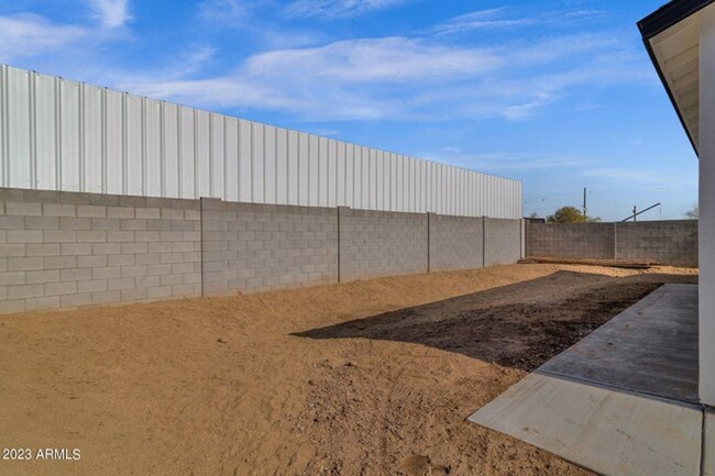 Building Photo - 2746 W Pima St