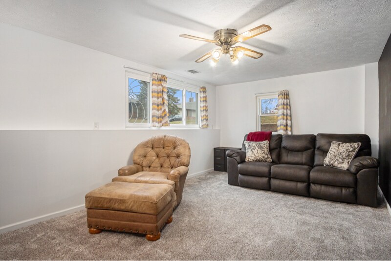 Building Photo - 9650 Sahler St