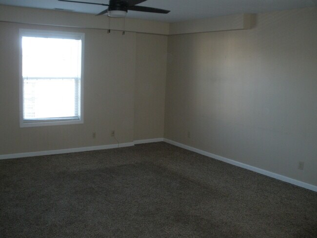 Building Photo - 1014 Hospital Dr