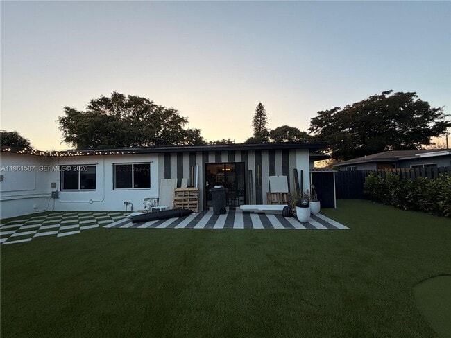 Building Photo - 920 SW 50th Ave