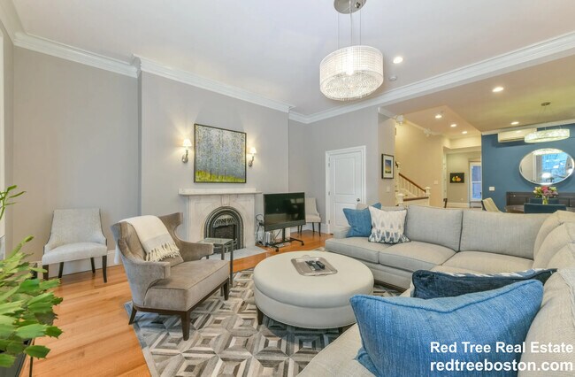 Primary Photo - 214 Beacon St