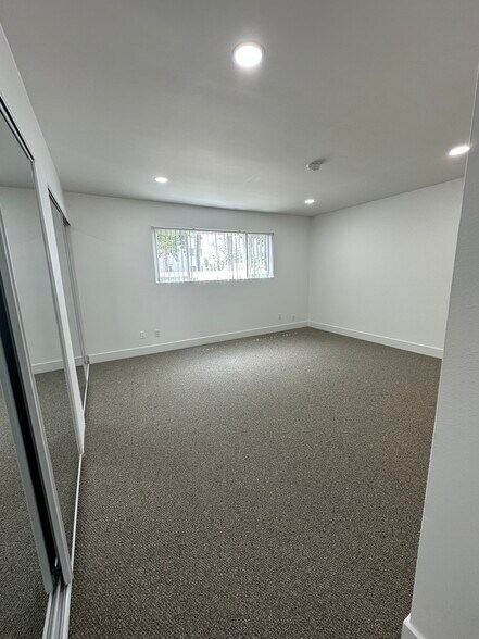 Building Photo - 11538 Riverside Dr