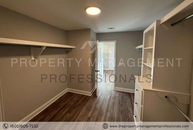 Building Photo - 563 Patrick Farms Dr