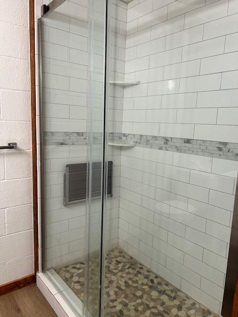 Building Photo - 633 N Commercial St