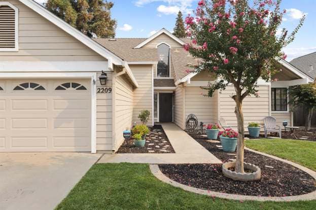 Building Photo - 2209 Prins Alexander Cir