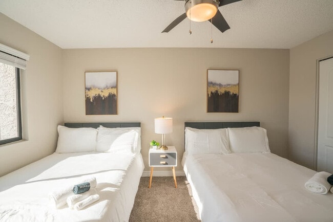 Building Photo - 8570 E McDowell Rd