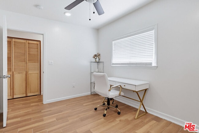 Building Photo - 9209 Paramount Blvd