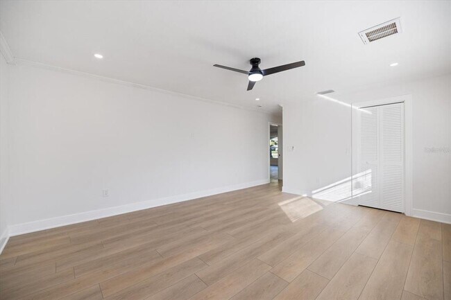 Building Photo - 328 Monet Dr