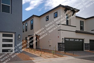Building Photo - 3725 E Catalina Dr