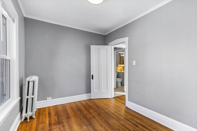 Building Photo - 5761 N Elston Ave