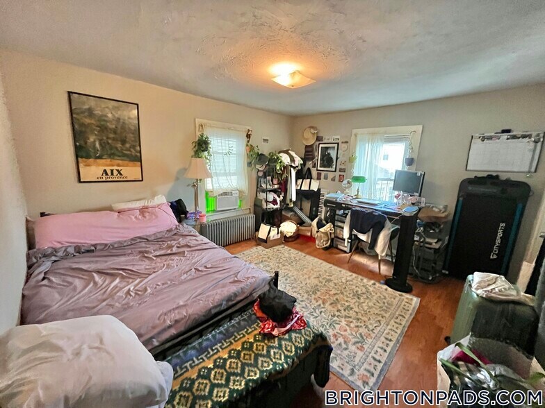 Building Photo - 9 R Winship St