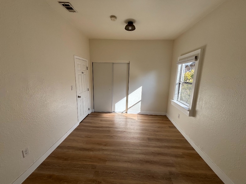 Building Photo - 215 S Avenue 58