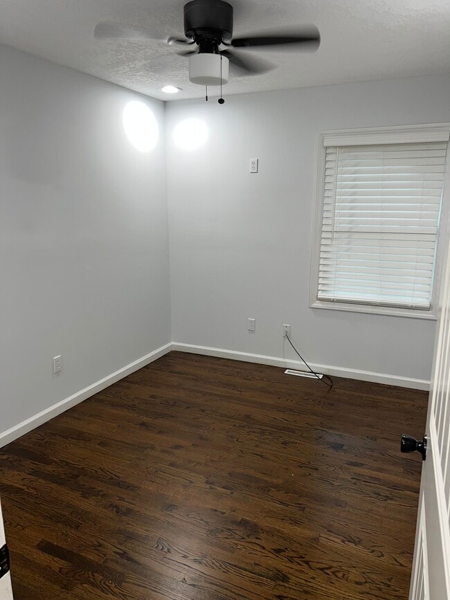 Building Photo - 9316 Fairwood Dr