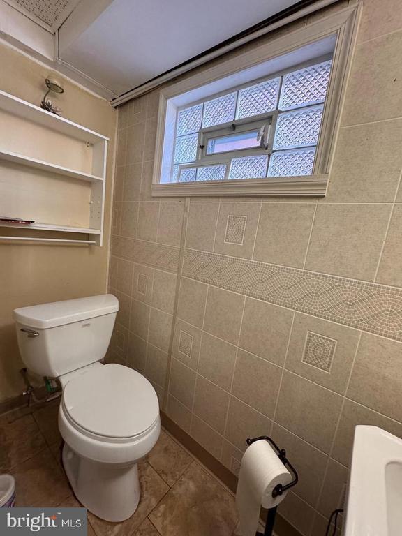 Building Photo - 1223 Wellington St