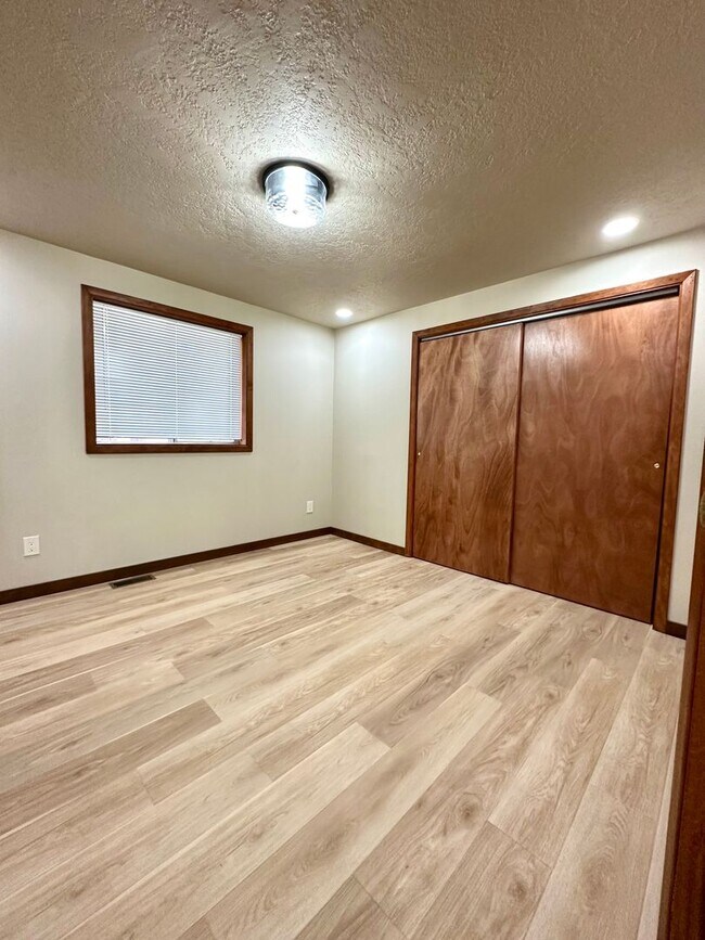 Building Photo - Remodeled 3 Bed Home in Deschutes River Woods with A/C & Large Fenced Yard