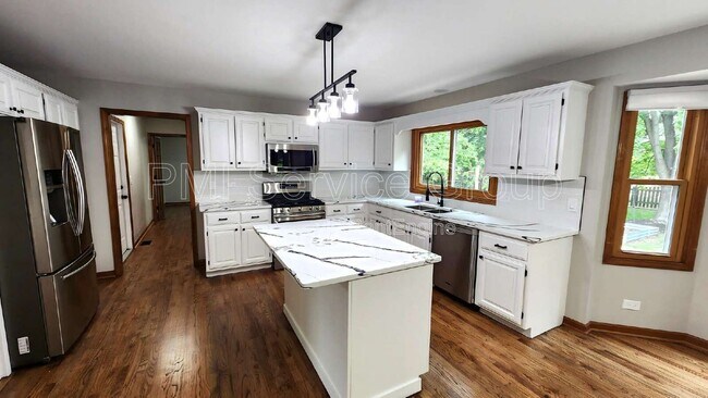 Building Photo - 3467 Charlemaine Dr