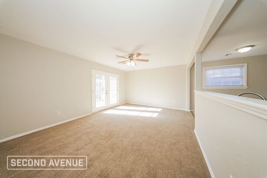 Building Photo - 3400 Overland Dr