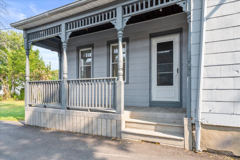 Building Photo - 1221 N Clinton Ave