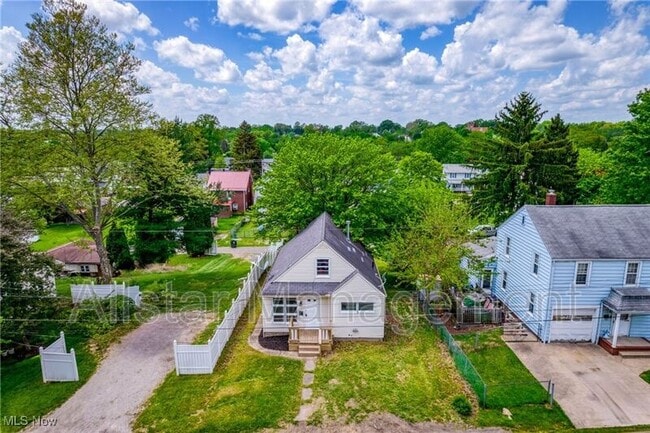 Building Photo - 1619 Struble Ave NE