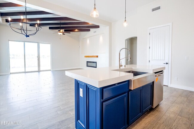 Building Photo - 13368 Emerald Glass Dr