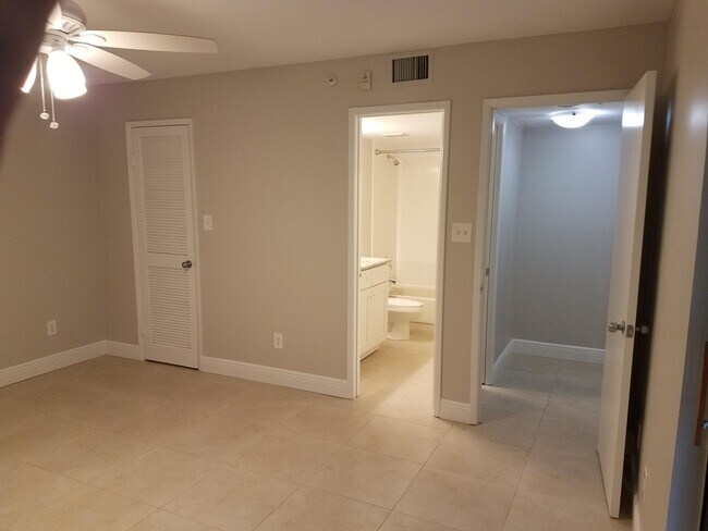 Building Photo - 820 Lavers Cir