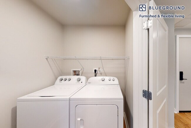 Building Photo - 555 S President St