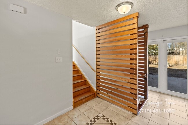 Building Photo - CHARMING 5BD/3BA NEAR FT CARSON - Deposit Waiver Available