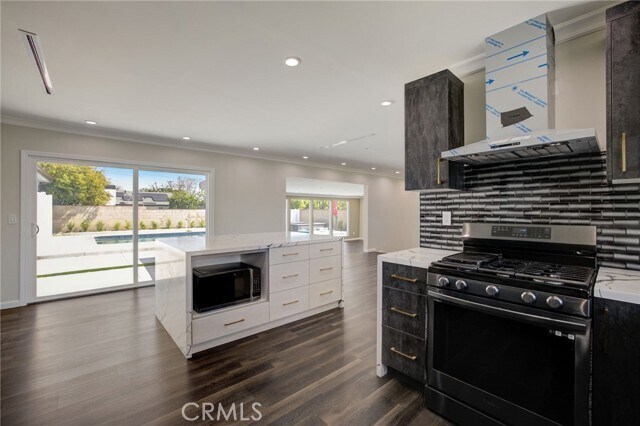 Building Photo - 10920 Garden Grove Ave