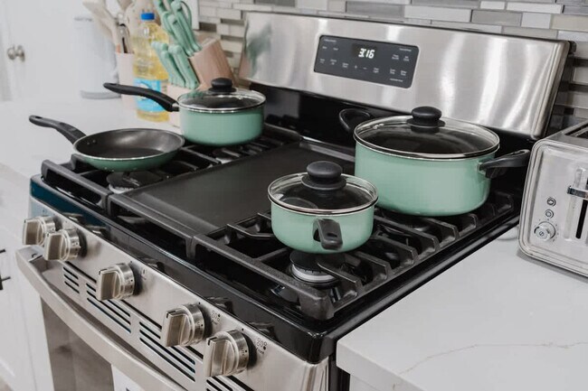 Building Photo - 9827 San Diego St