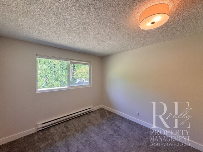 Building Photo - 8240 NE Seawind Ave