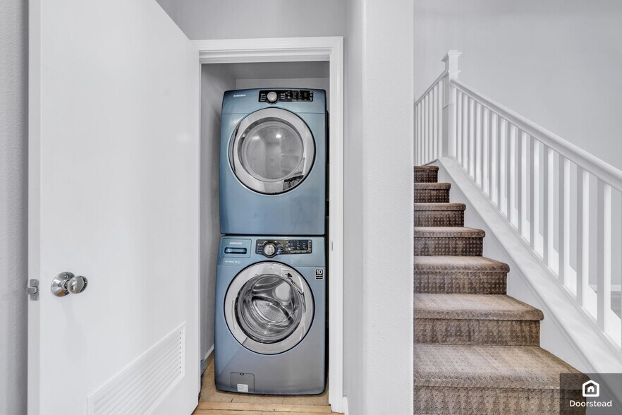 Building Photo - 955 Pavilion Loop