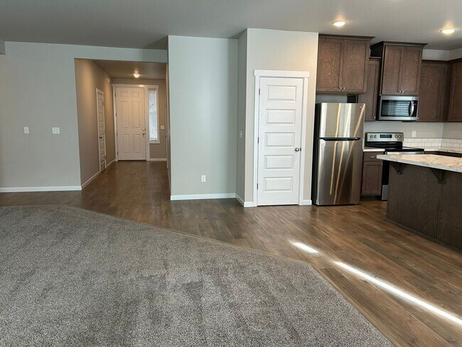 Building Photo - Charming 3-Bedroom, 2-Bath Home with Spaci...