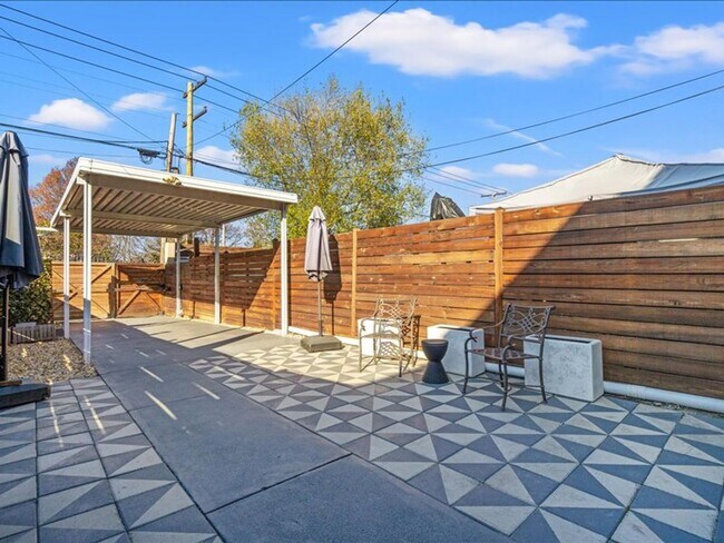 Building Photo - Distinctive Two Bedroom Beauty in Deanwood