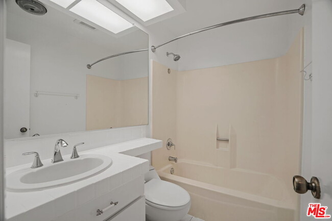 Building Photo - 3231 Cheviot Vista Pl