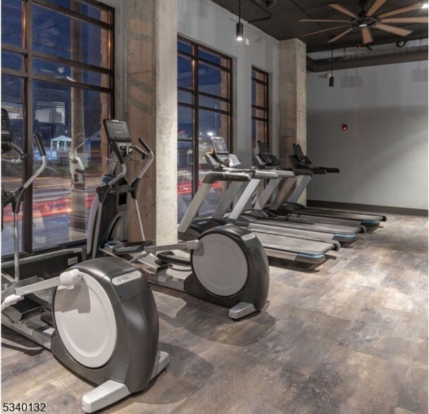 Building Photo - 100 Union St