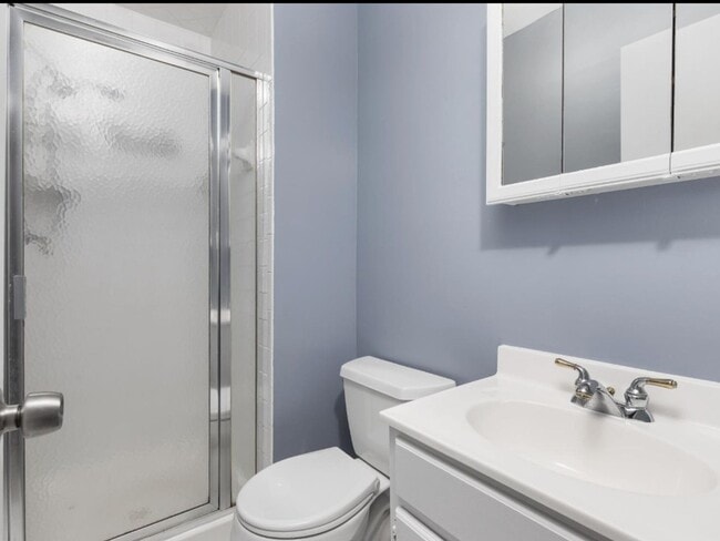 Building Photo - 8446 Willow Glen Ct