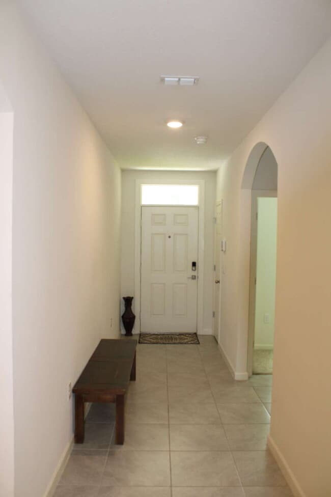 Building Photo - Modern 4-Bedroom Home with Large Backyard ...