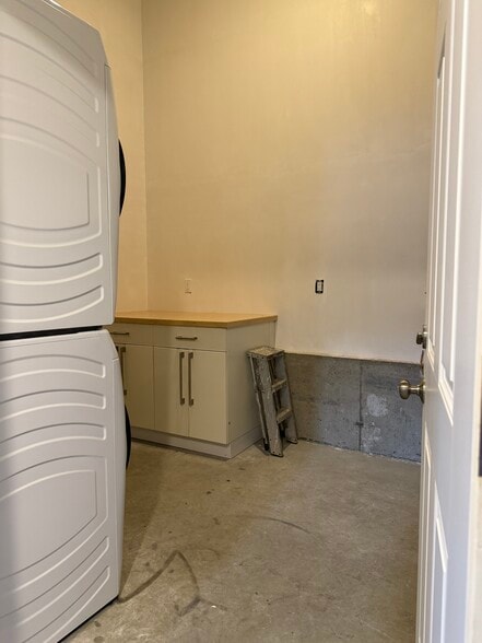 Building Photo - 30 Smith Bridge Rd