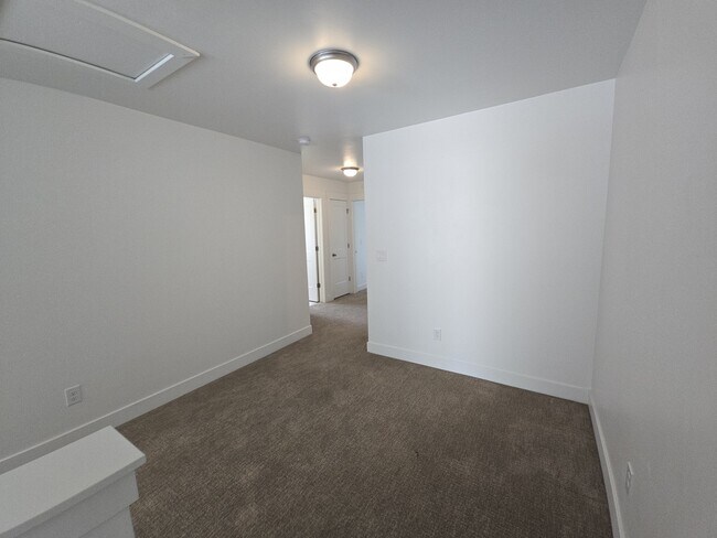 Building Photo - 754 E 950 N