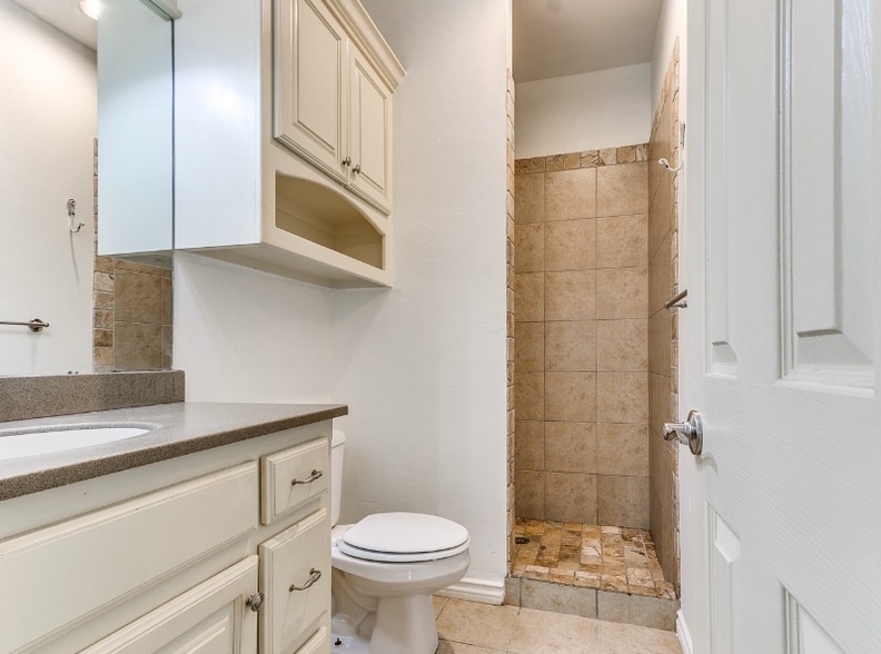 Building Photo - 13818 Oxford Dr